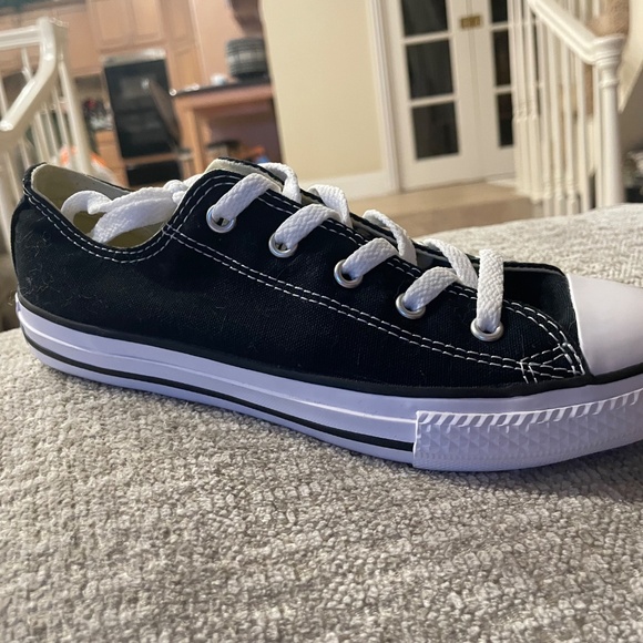 Converse low tops Youth size 3 - Picture 3 of 4